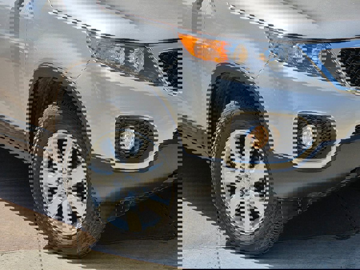 Used 2013 Kia Sorento LX w/ Third Row Pkg image 5