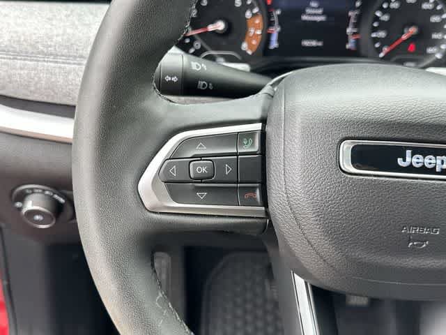 Used 2024 Jeep Compass Latitude w/ Convenience Group AWD/4WD image 21