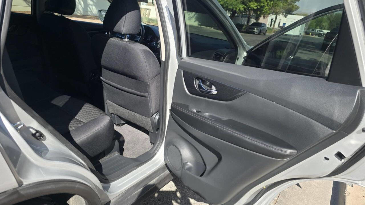 Used 2018 Nissan Rogue SV image 20