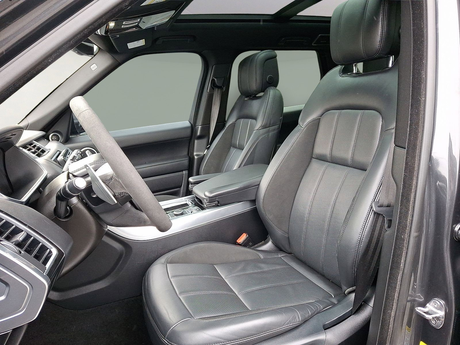 Used 2020 Land Rover Range Rover Sport HST image 3