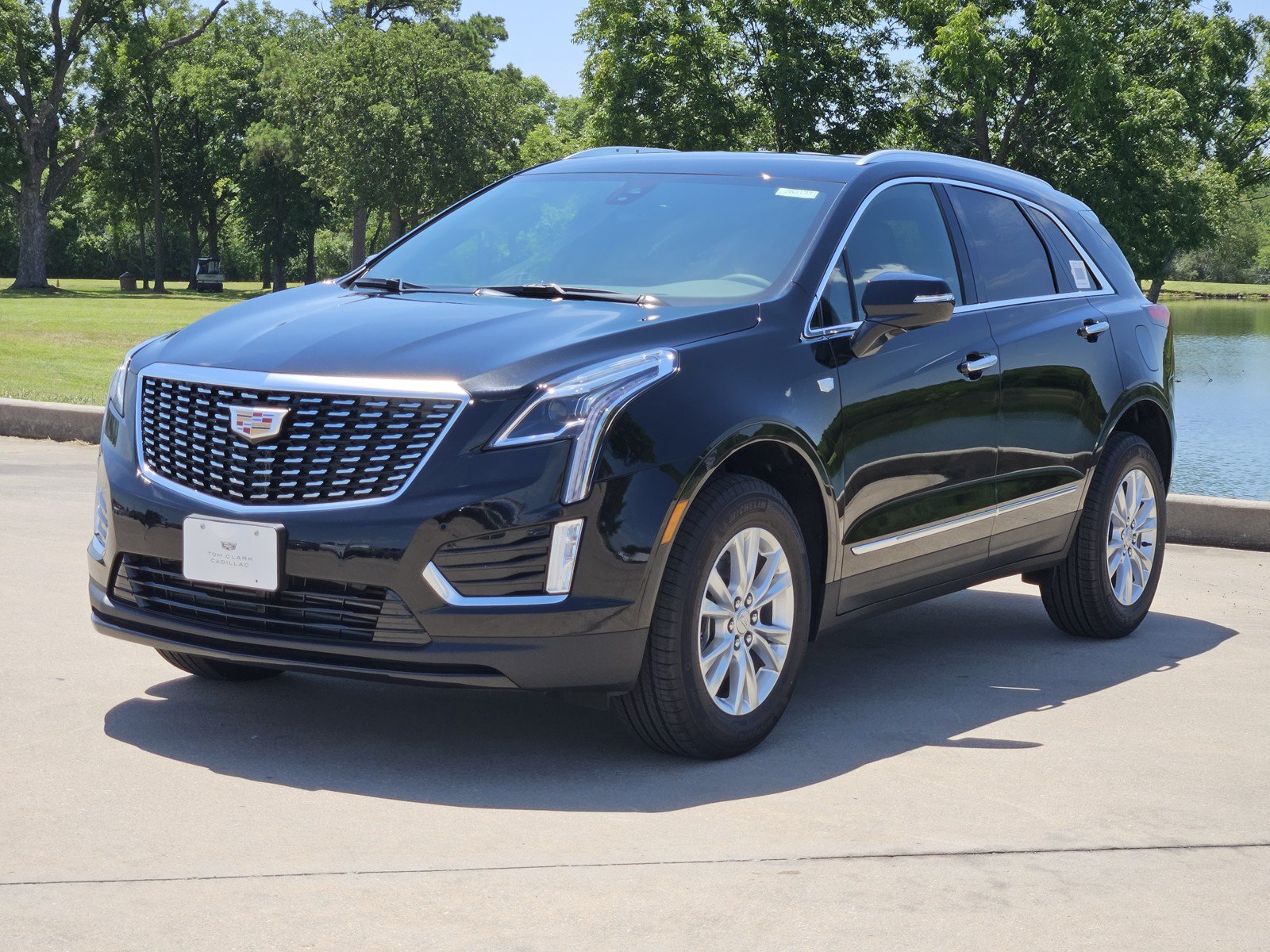 New 2026 Cadillac XT5 Luxury FWD image 2