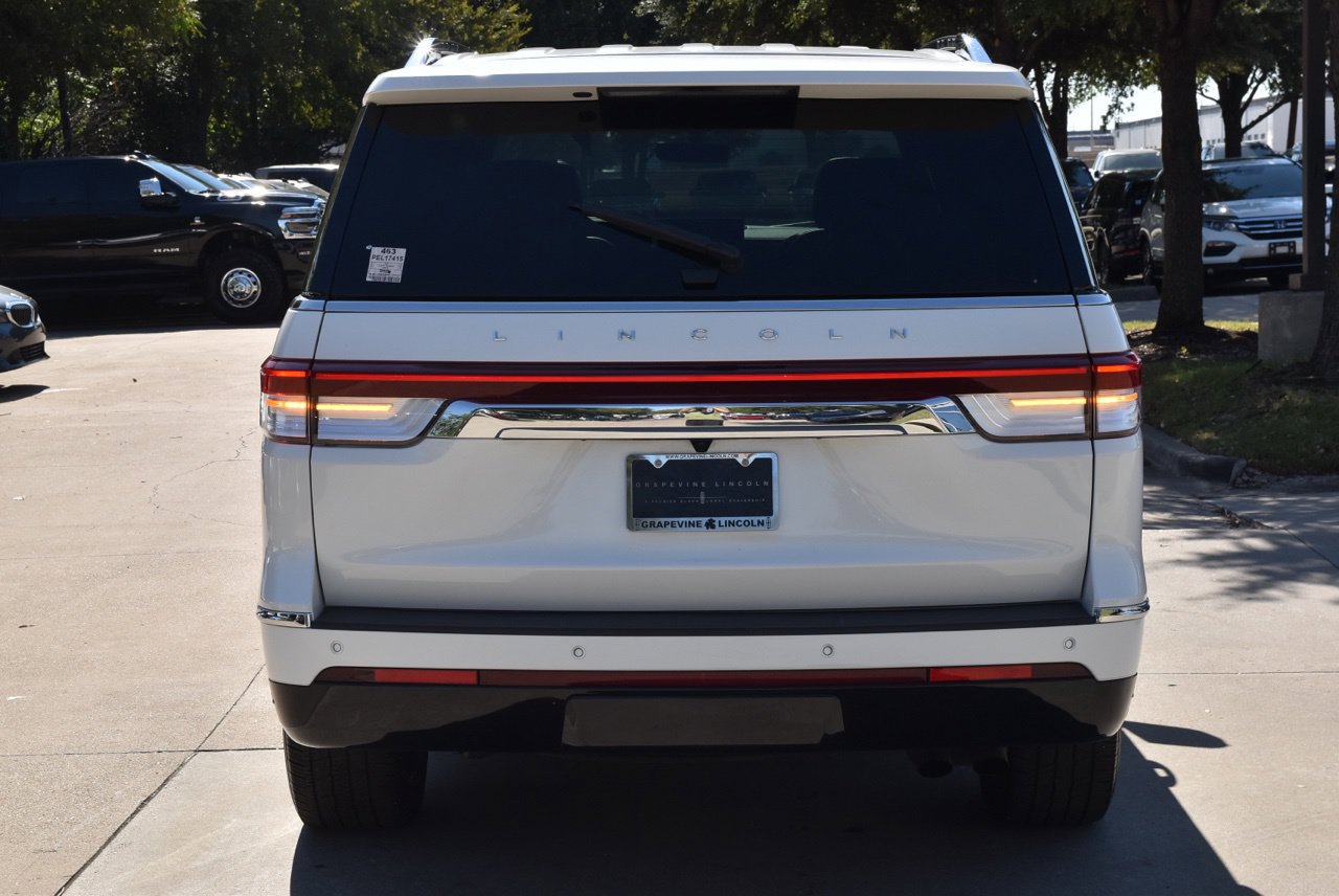 Used 2023 Lincoln Navigator 2WD image 9