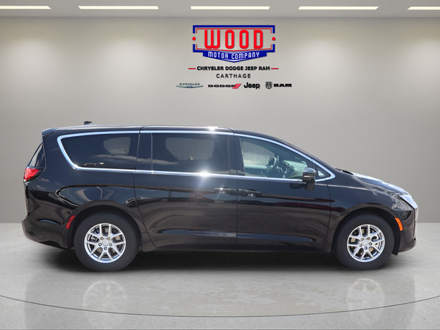 New 2027 Chrysler Pacifica Select FWD image 2