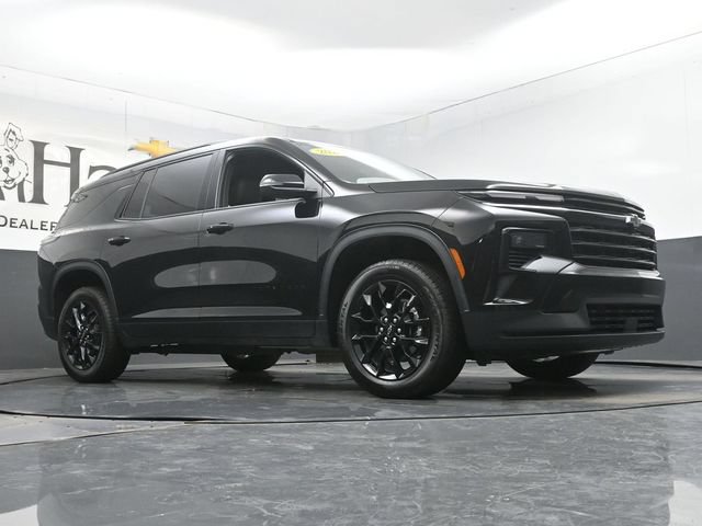 Used 2026 Chevrolet Traverse LT w/ Midnight/Sport Edition FWD image 2