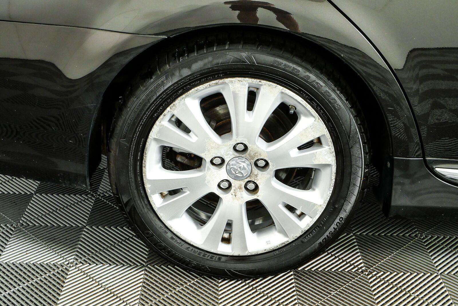 Used 2011 Toyota Avalon FWD image 33
