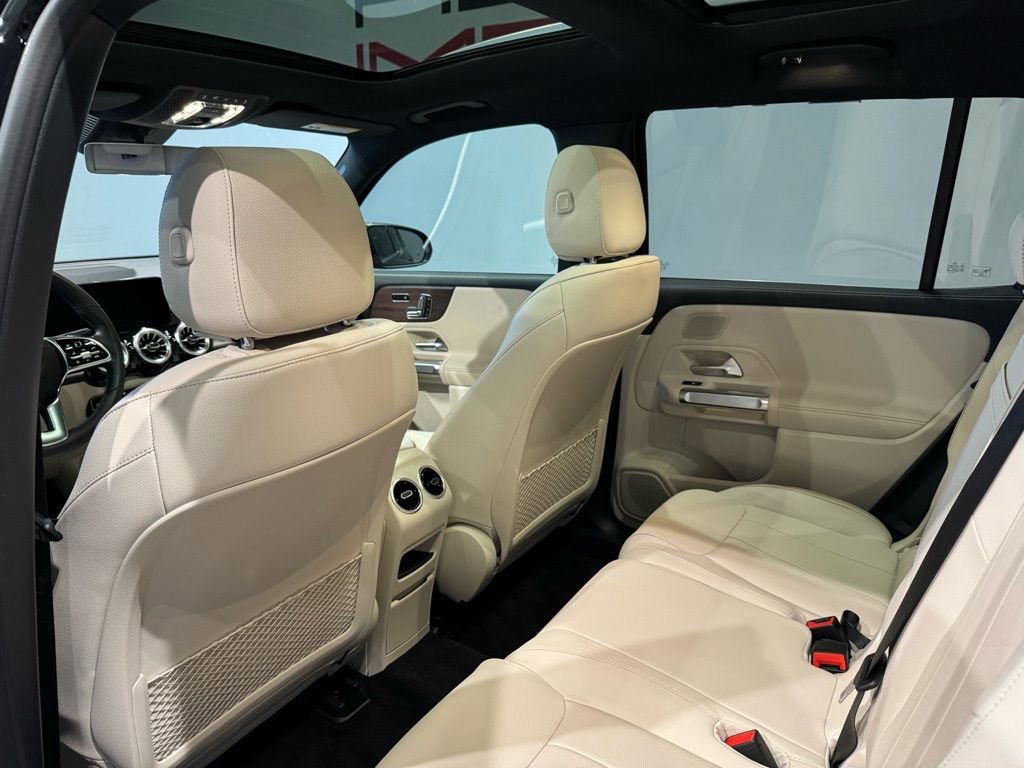Used 2023 Mercedes-Benz EQB 300 4MATIC w/ Exclusive Package image 38