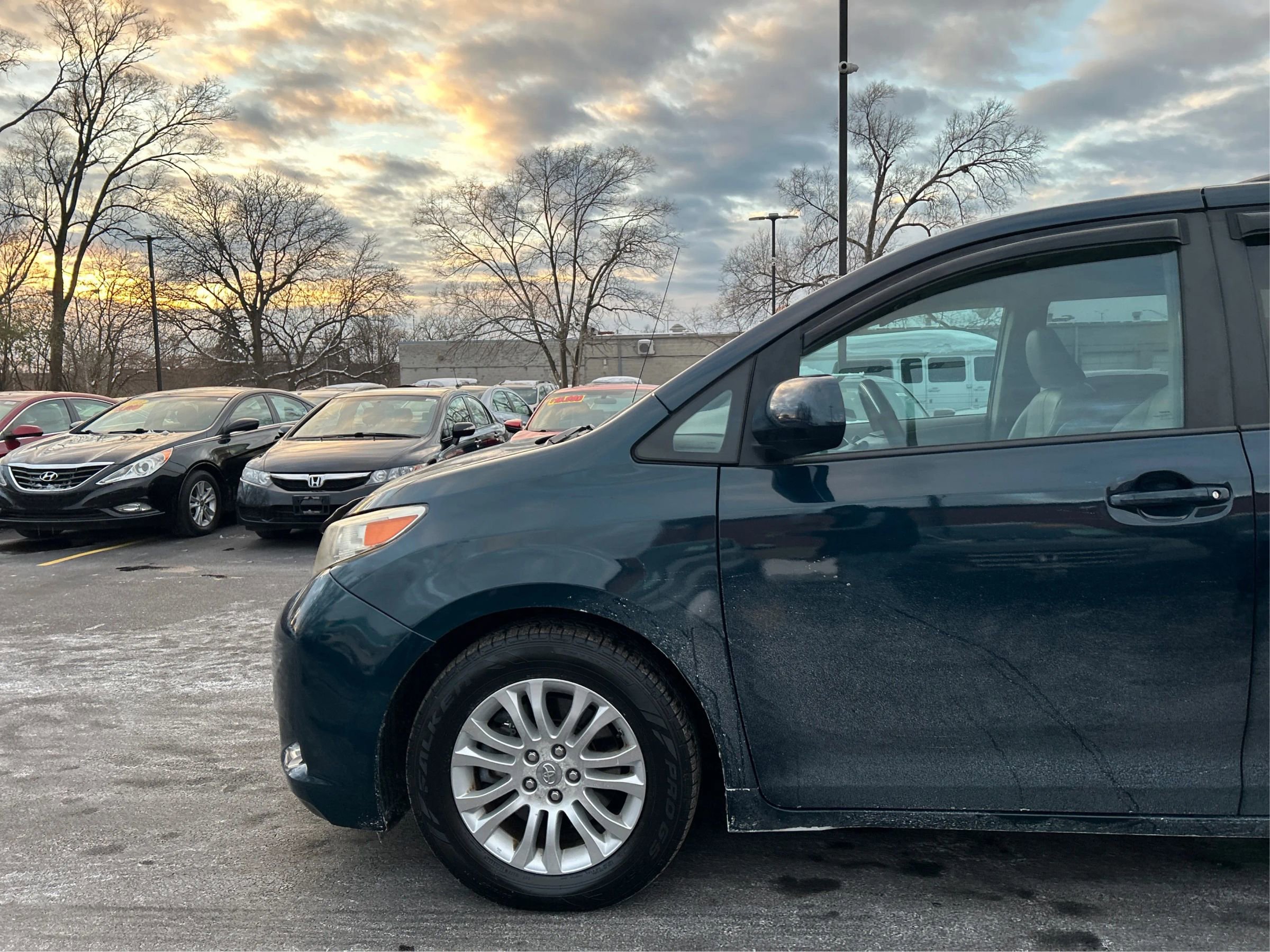 Used 2012 Toyota Sienna XLE image 23