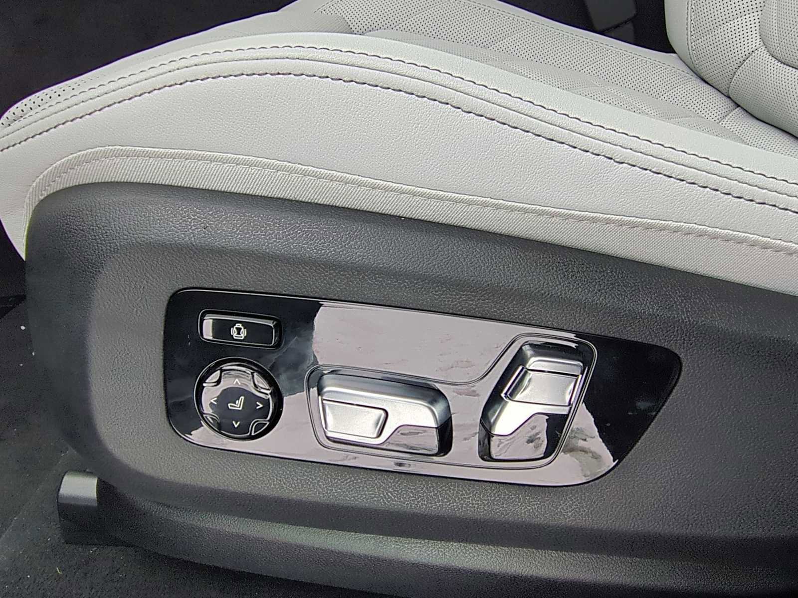 New 2026 BMW X6 M60i image 17