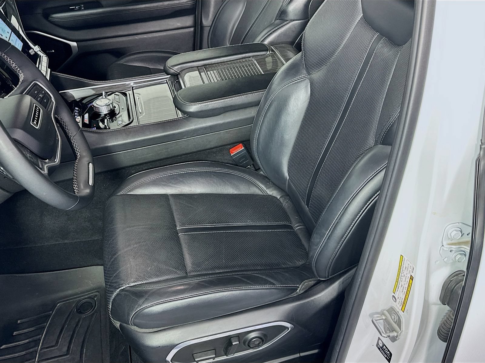 Used 2022 Jeep Wagoneer Series III w/ Premium Group I AWD/4WD image 20