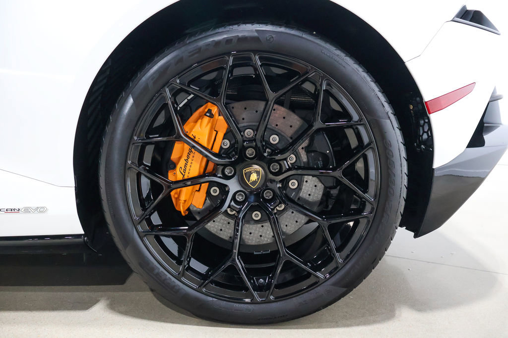Used 2024 Lamborghini Huracan EVO image 44
