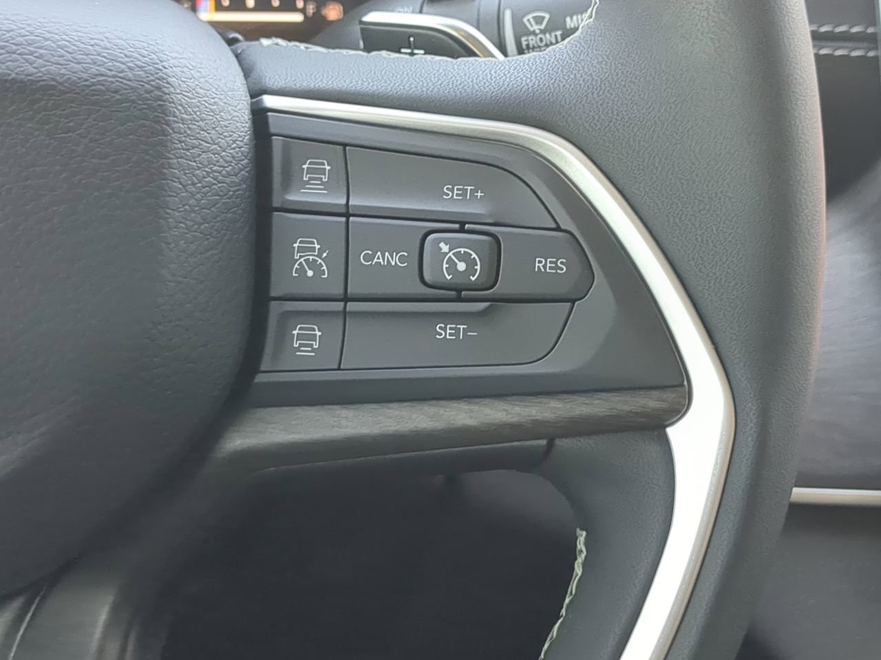 Certified 2024 Jeep Grand Cherokee Limited RWD image 25