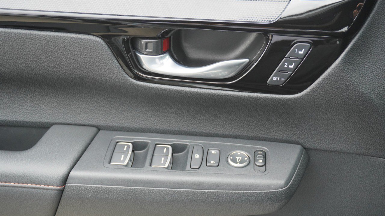 Used 2025 Honda CR-V Sport Touring image 23