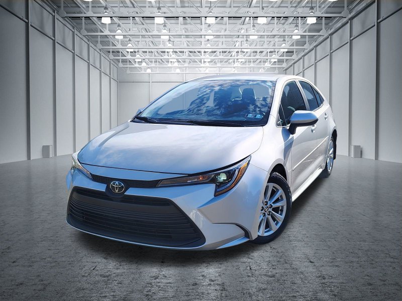 Used 2025 Toyota Corolla LE w/ LE Premium Package FWD image 2