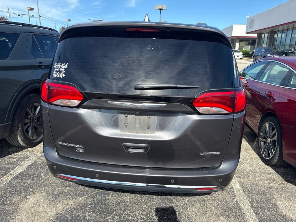 Used 2020 Chrysler Pacifica Limited FWD image 3