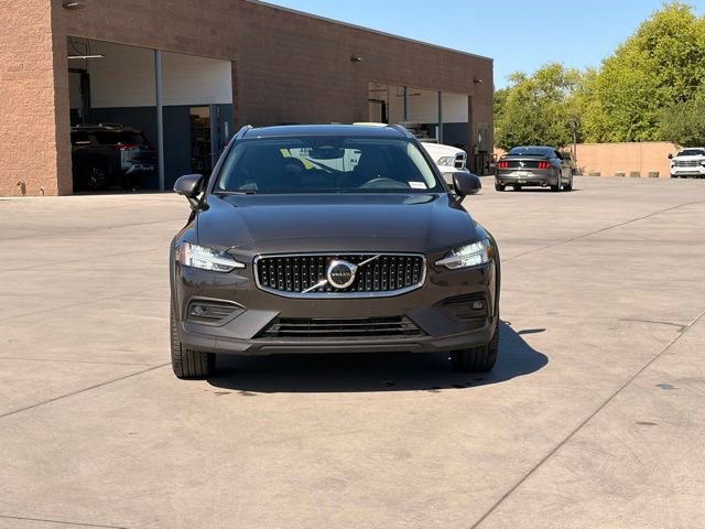 Used 2025 Volvo V60 B5 Cross Country Plus AWD/4WD image 3