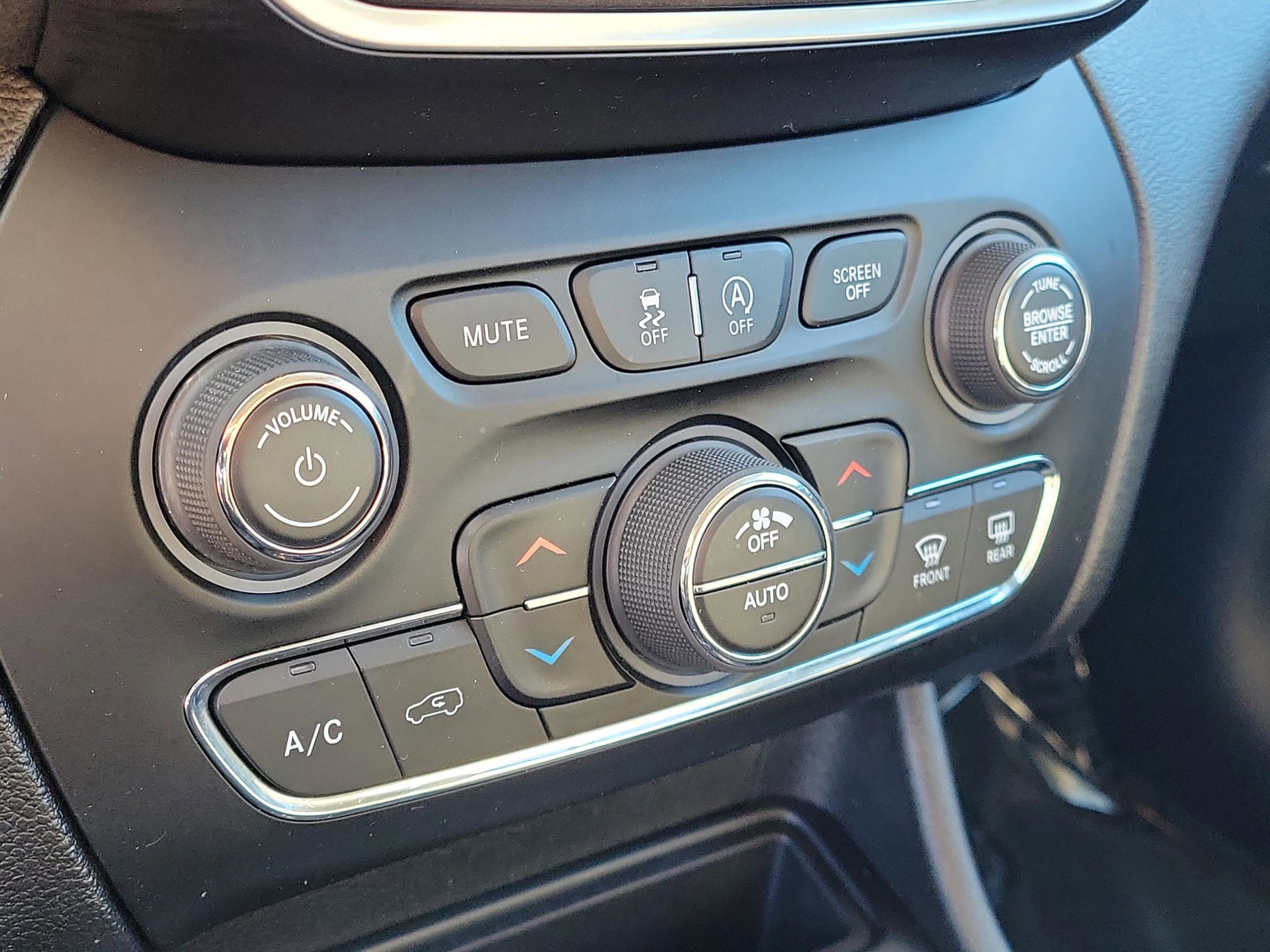 Used 2021 Jeep Cherokee Trailhawk w/ Comfort/Convenience Group image 7