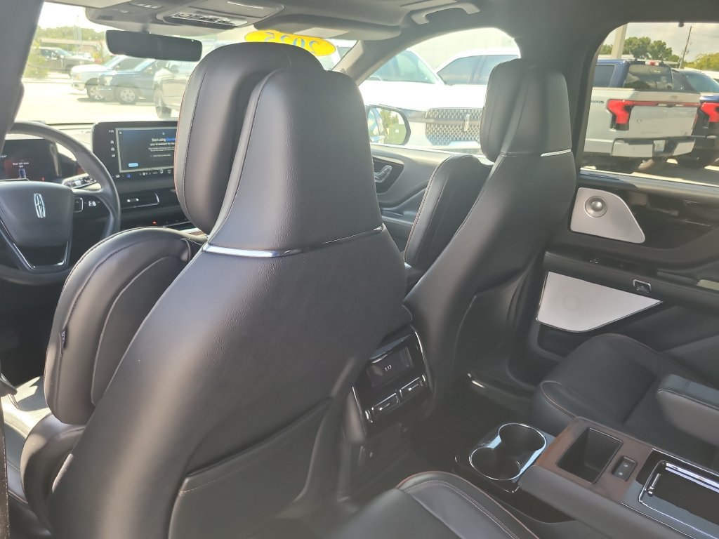 Certified 2025 Lincoln Aviator Black Label AWD/4WD image 11