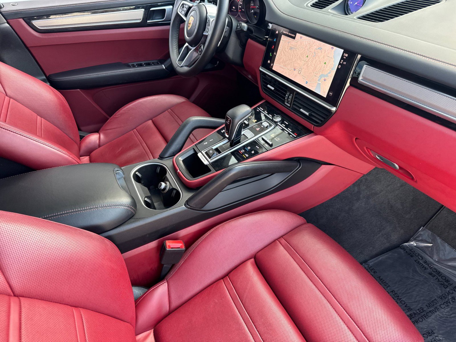 Used 2022 Porsche Cayenne Platinum Edition image 16