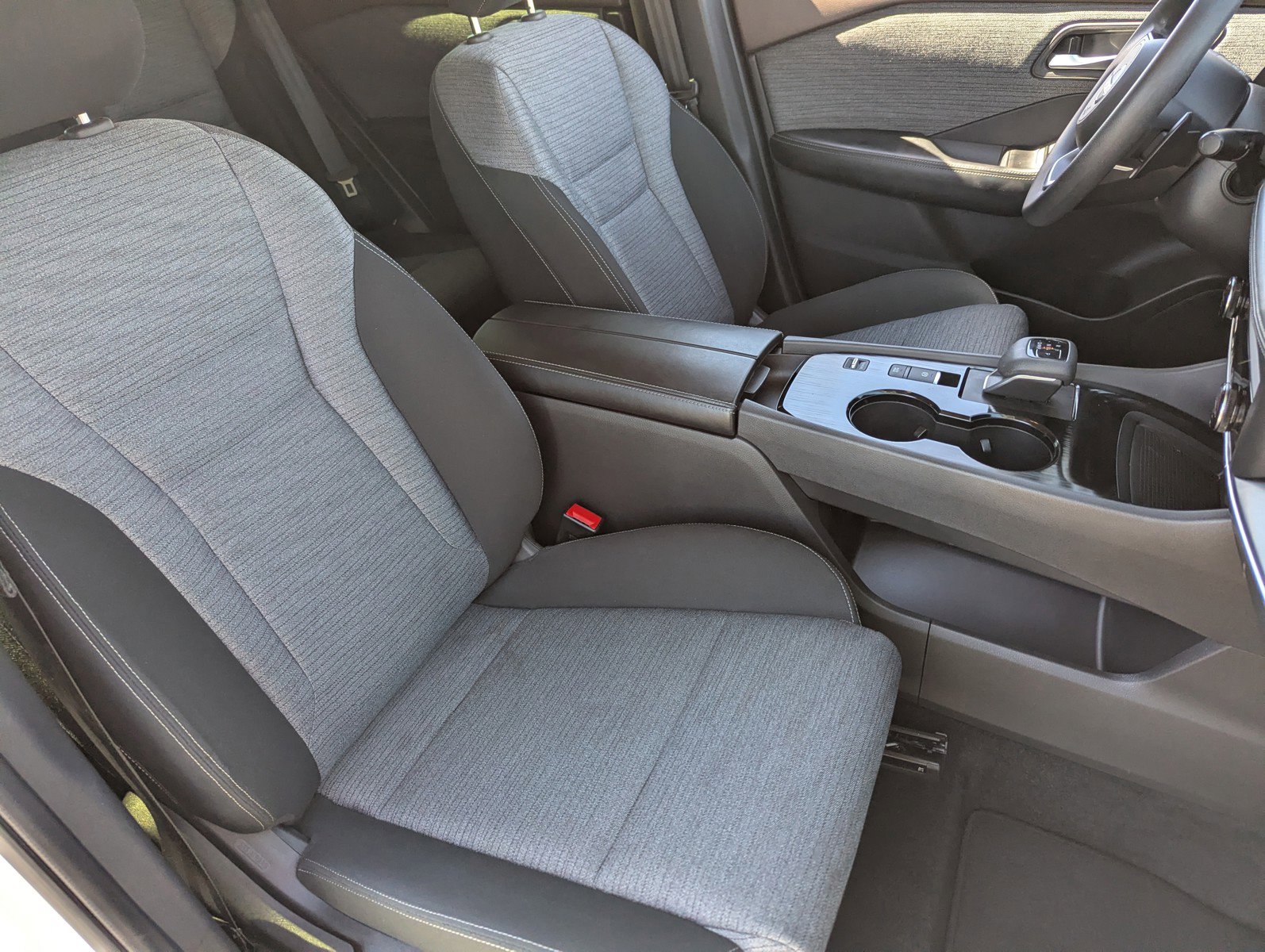 Used 2023 Nissan Rogue SV image 11