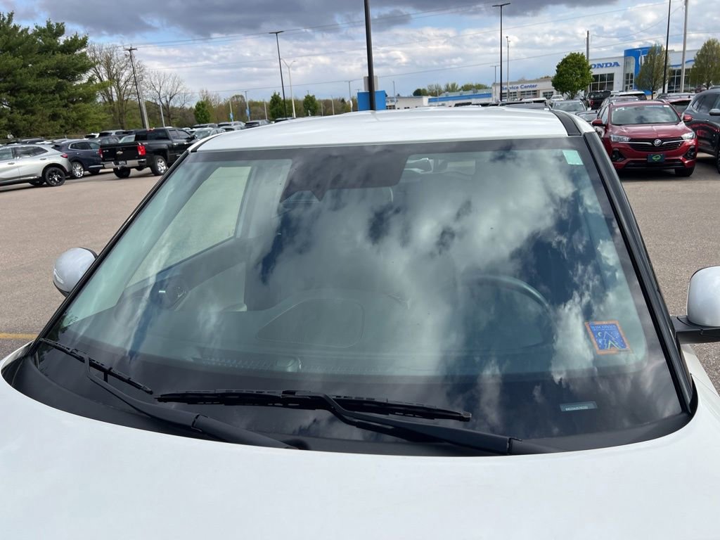 Used 2025 Kia Soul LX FWD image 11