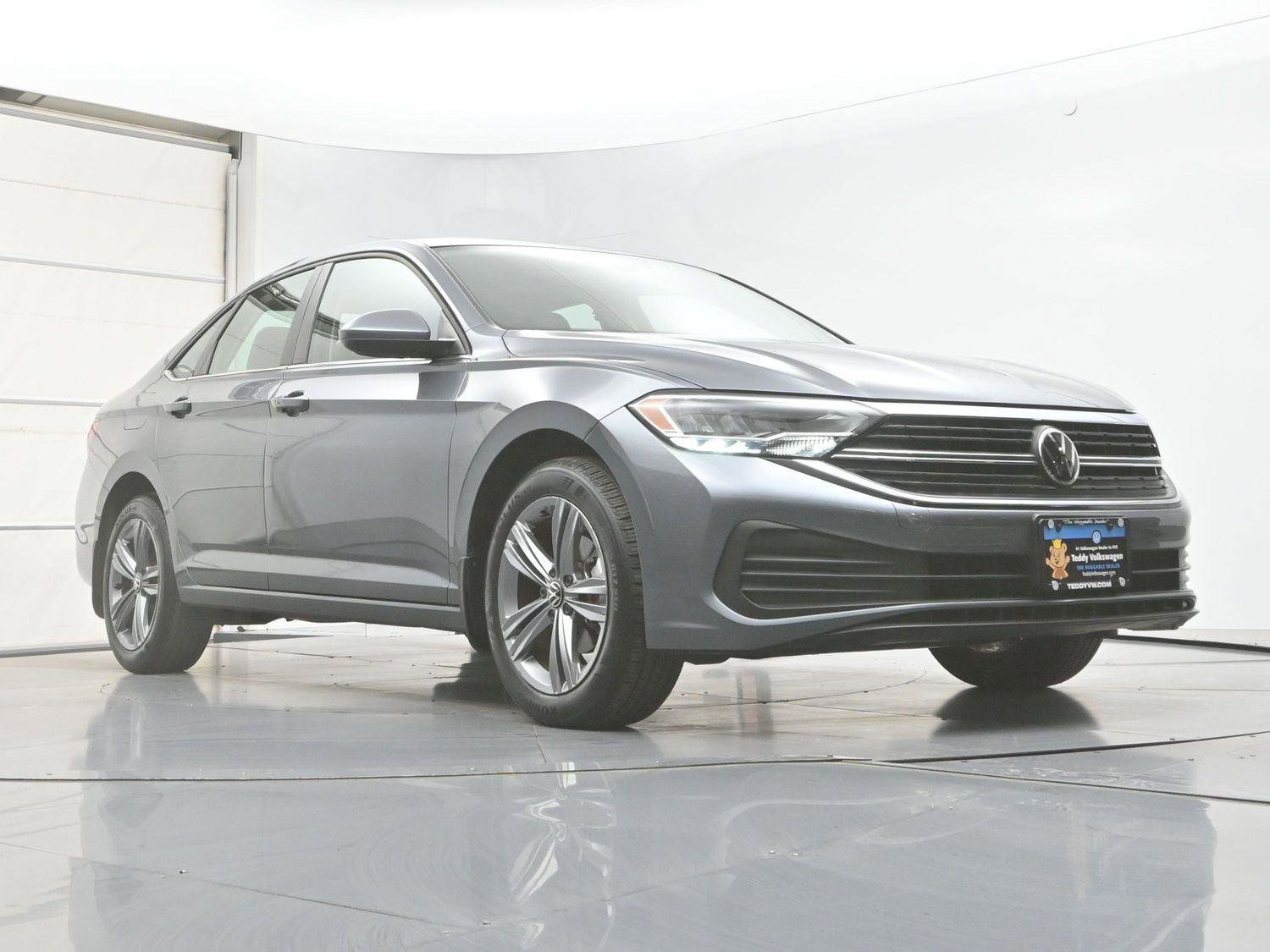 Used 2022 Volkswagen Jetta SE w/ Panoramic Sunroof Package FWD image 26