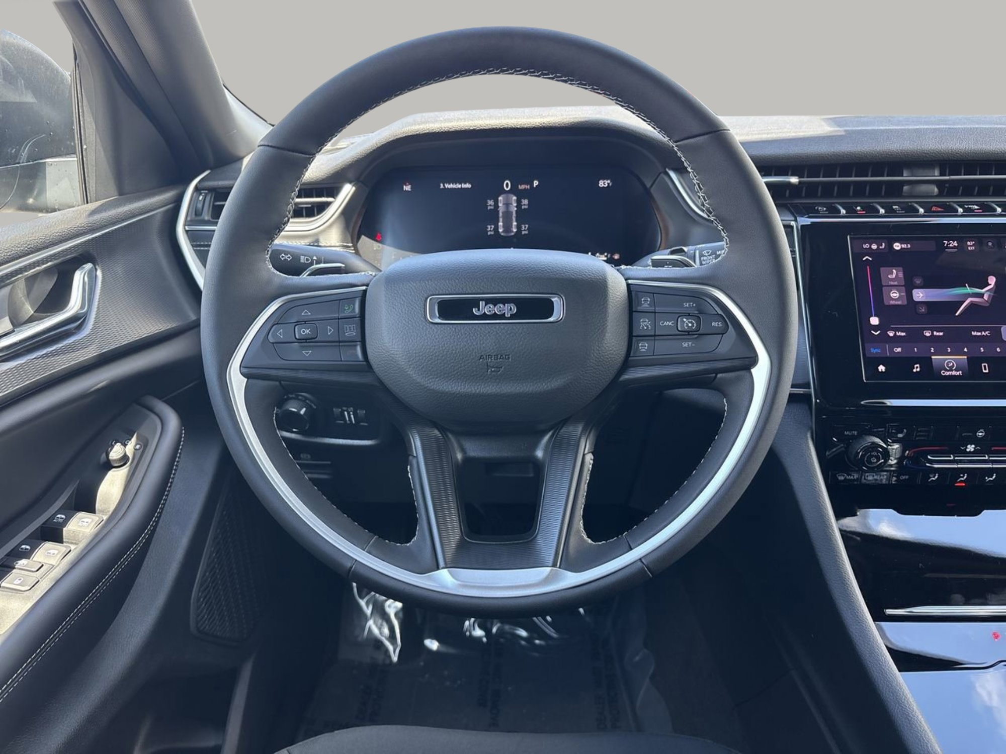 New 2025 Jeep Grand Cherokee Laredo X w/ Luxury Tech Group I image 13