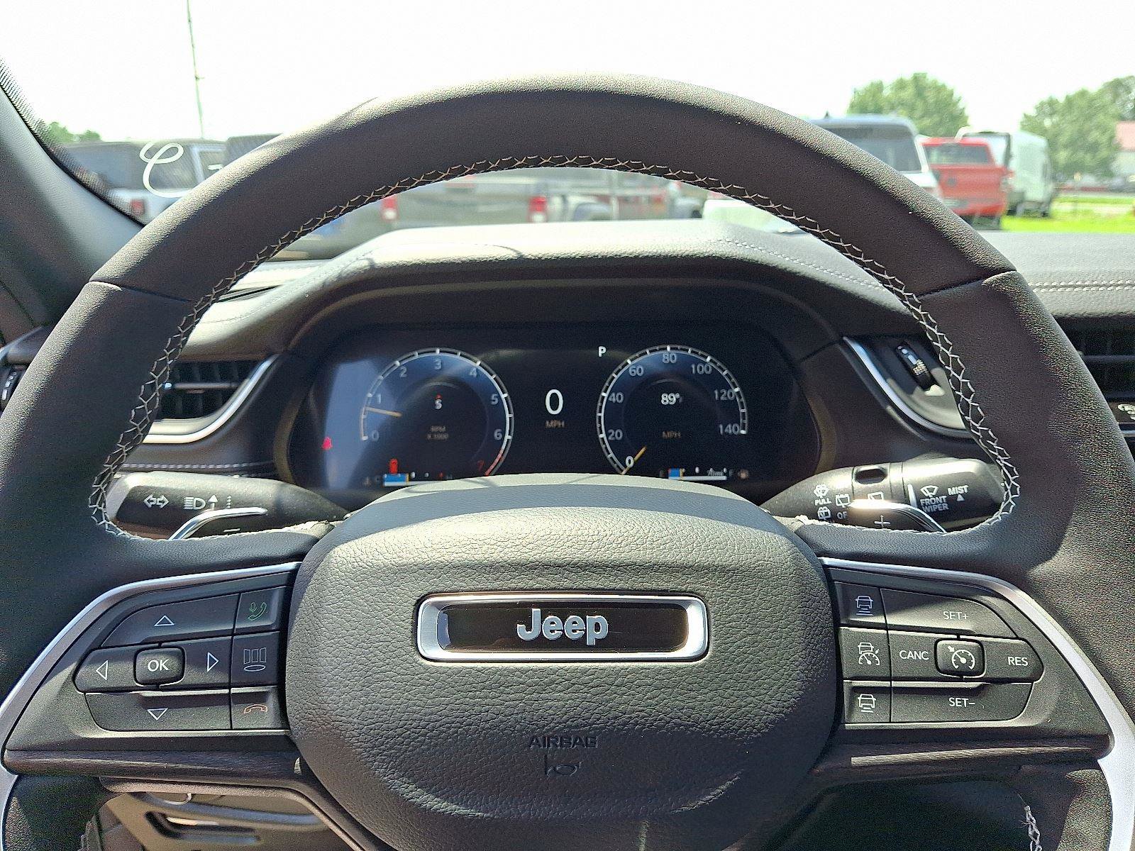 New 2025 Jeep Grand Cherokee L Limited image 15