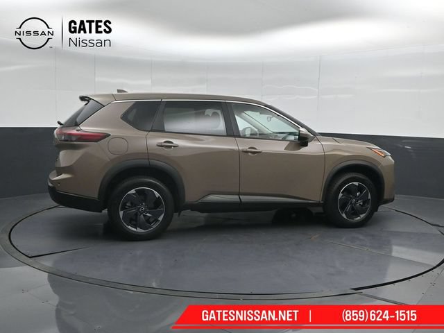 Used 2025 Nissan Rogue SV AWD/4WD image 3