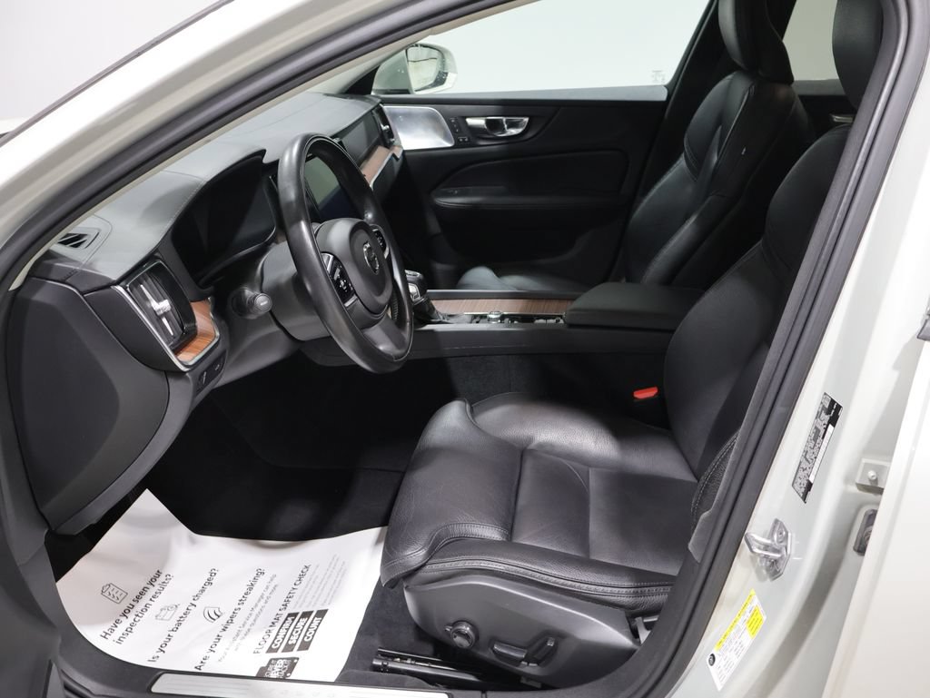 Used 2020 Volvo V60 T5 Cross Country AWD/4WD image 9