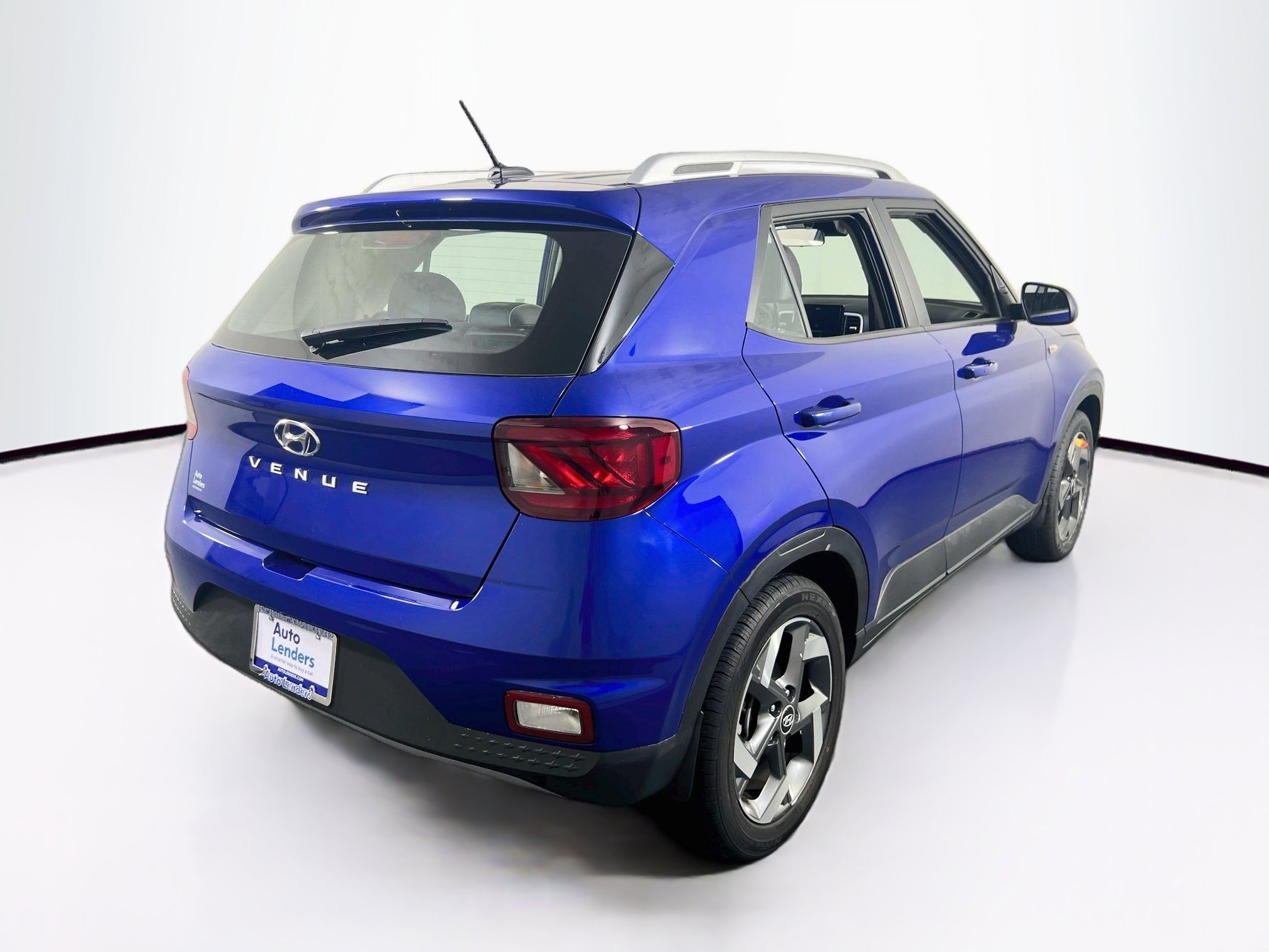 Used 2024 Hyundai Venue Limited FWD image 5