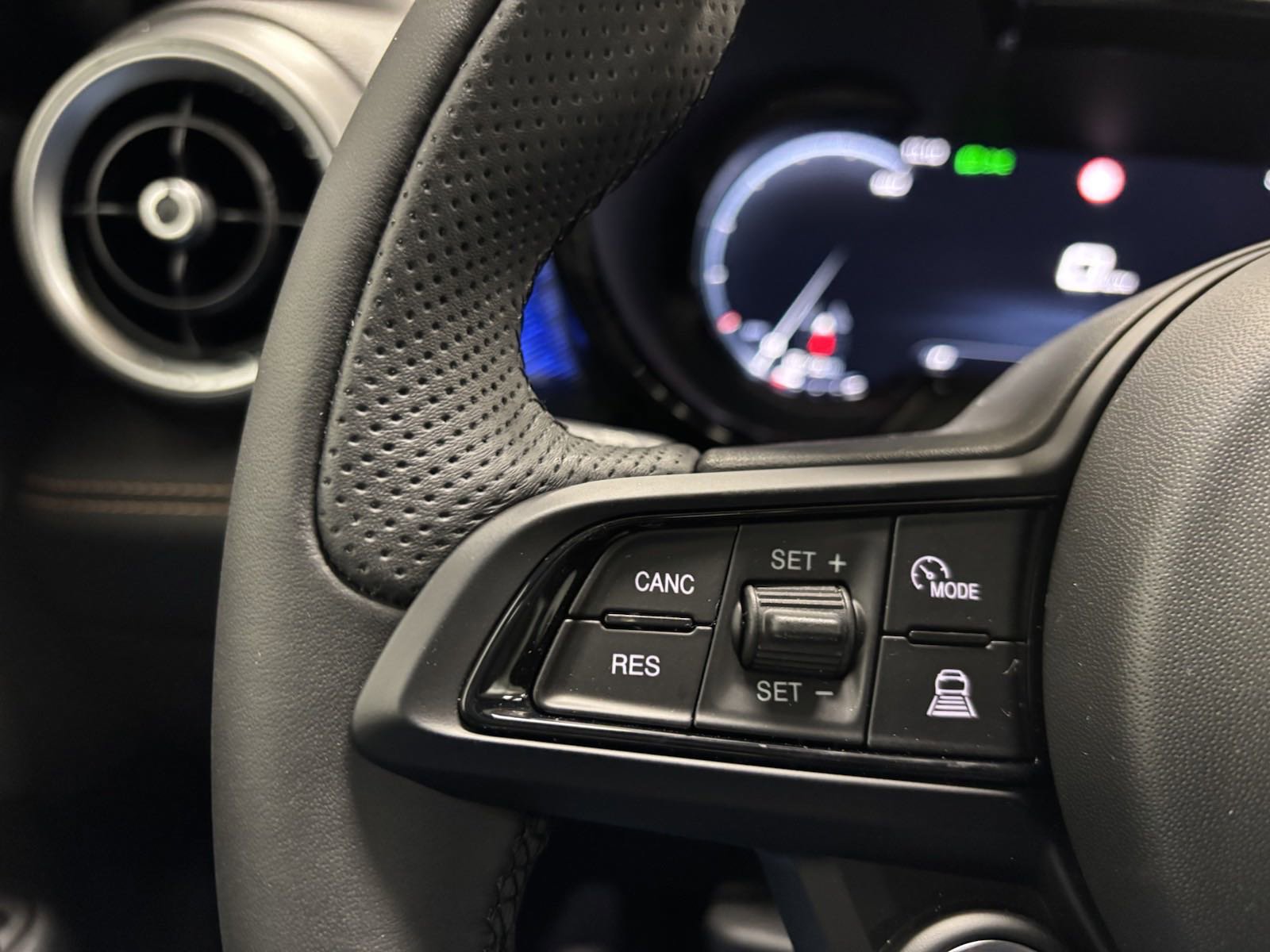 New 2025 Alfa Romeo Tonale w/ Premium Package image 22