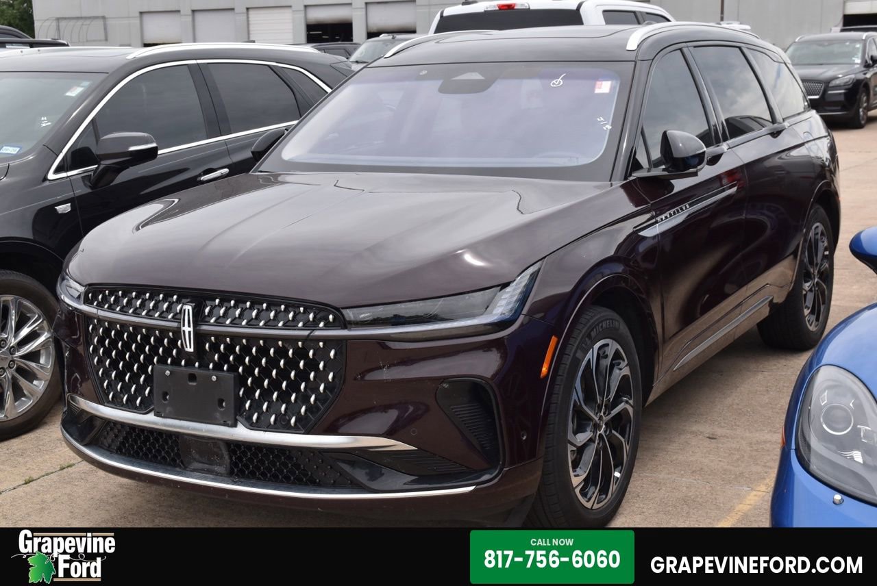 Certified 2024 Lincoln Nautilus Reserve w/ Equipment Group 202A AWD/4WD image 1