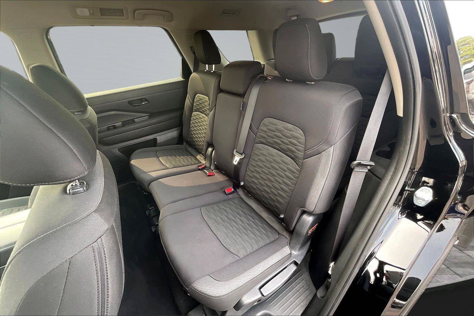Certified 2025 Nissan Pathfinder S FWD image 26