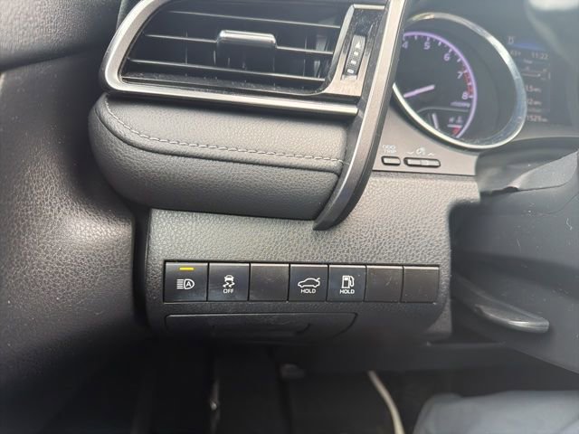 Used 2020 Toyota Camry SE FWD image 17