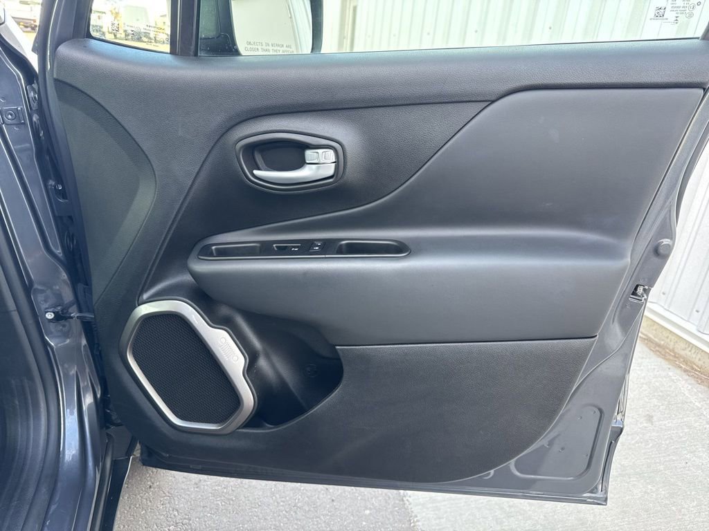 Used 2023 Jeep Renegade Latitude image 36