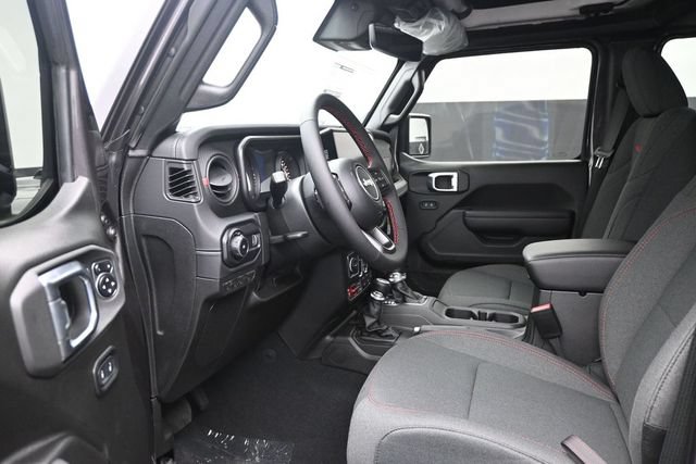 Used 2024 Jeep Wrangler Unlimited Rubicon w/ Technology Group AWD/4WD image 10