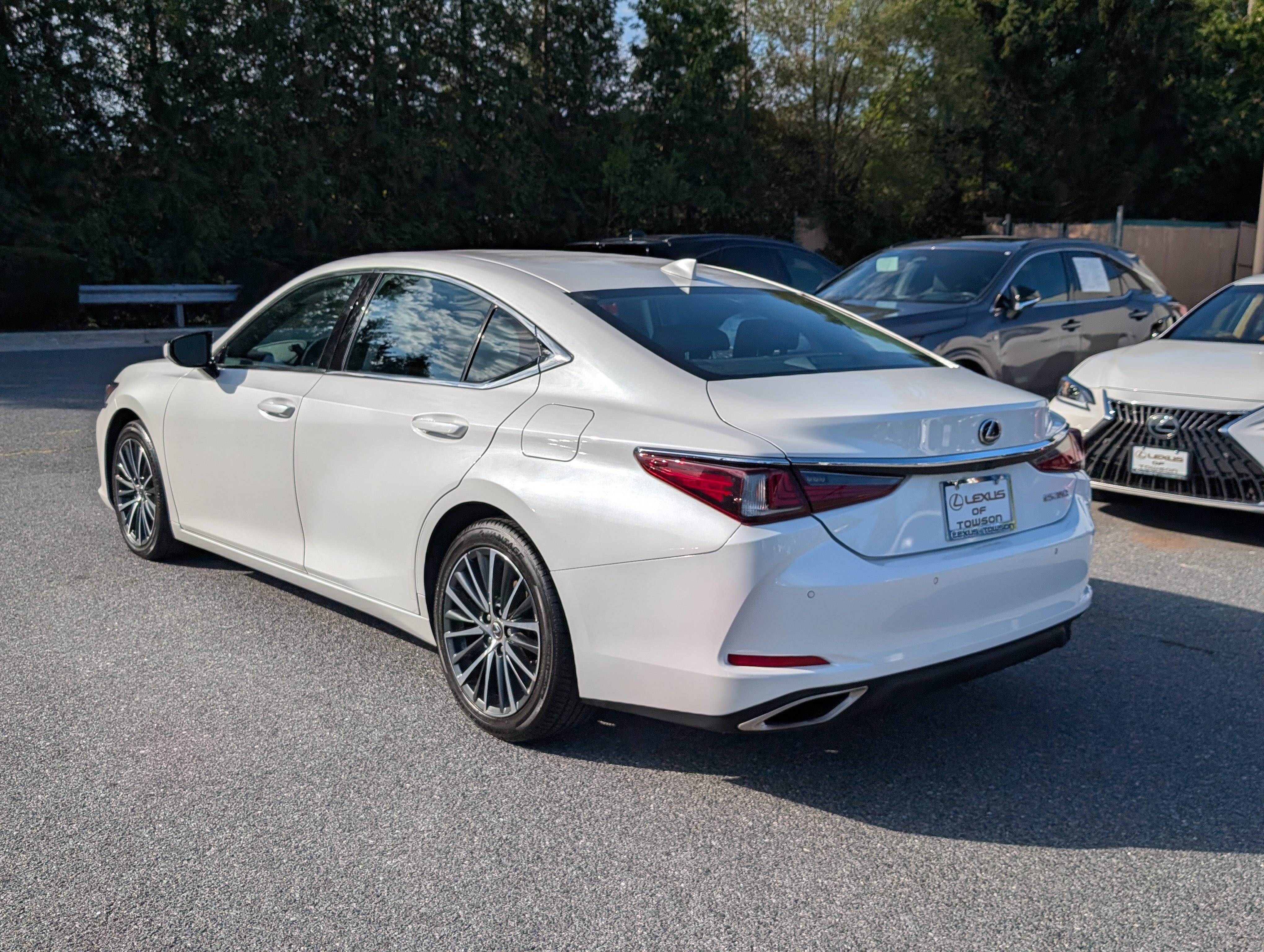 Used 2023 Lexus ES 350 w/ Premium Package FWD image 5