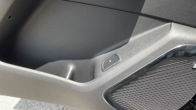 New 2026 Chevrolet Traverse RS w/ LPO, Floor Liner Package FWD image 28