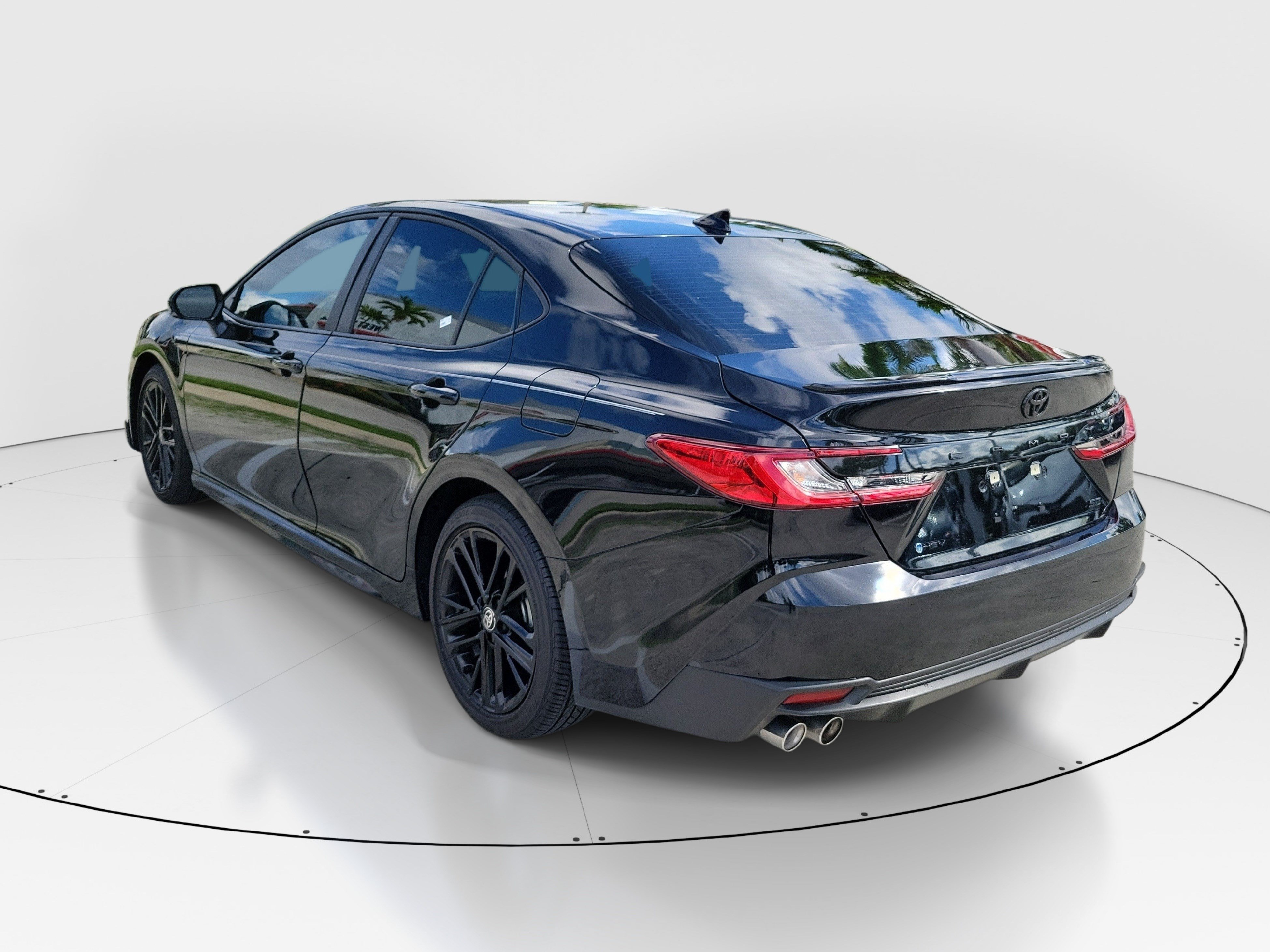 Used 2026 Toyota Camry SE w/ Multimedia Upgrade Package FWD image 5
