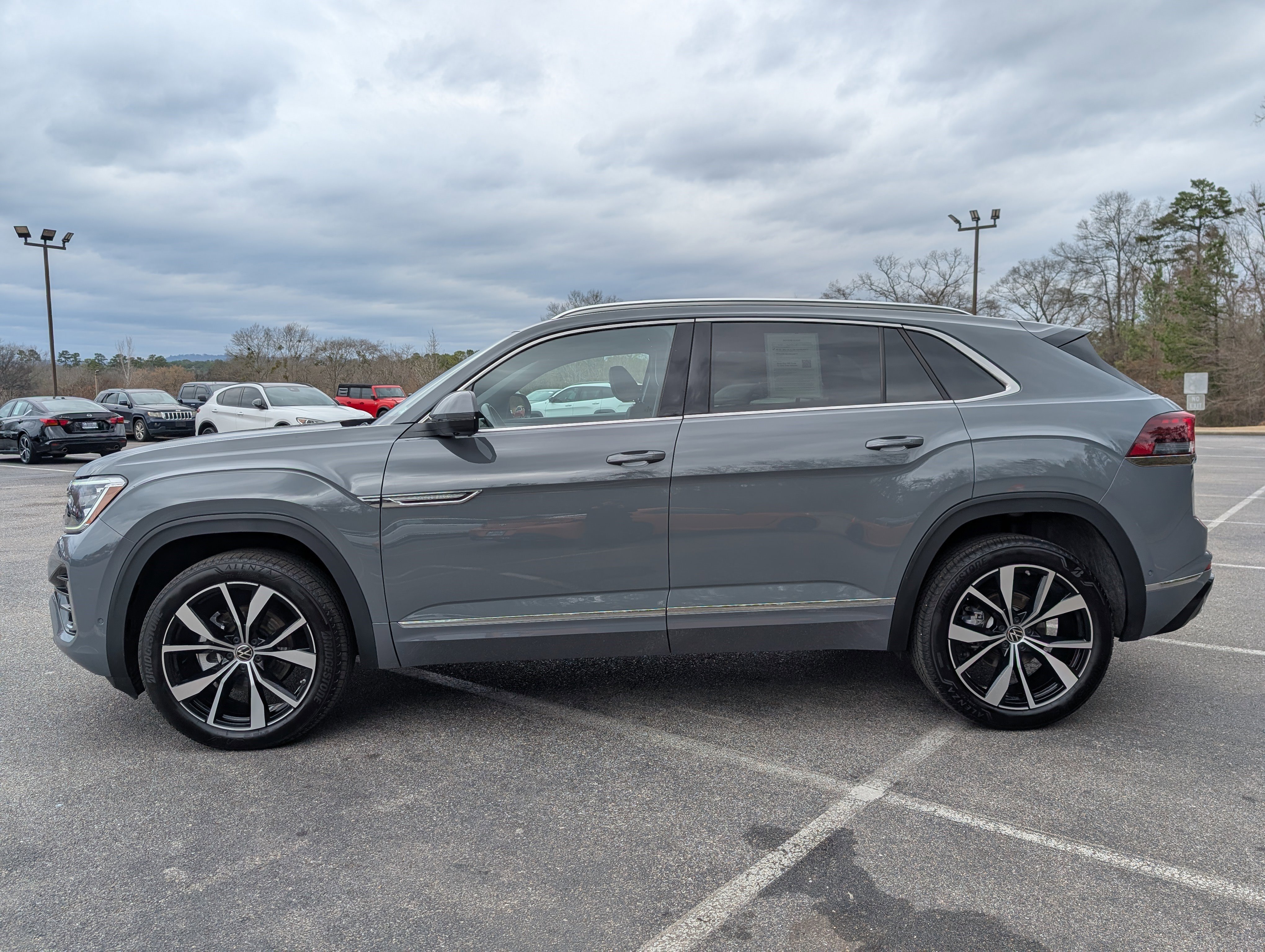 Used 2025 Volkswagen Atlas Cross Sport SEL Premium R-Line image 6