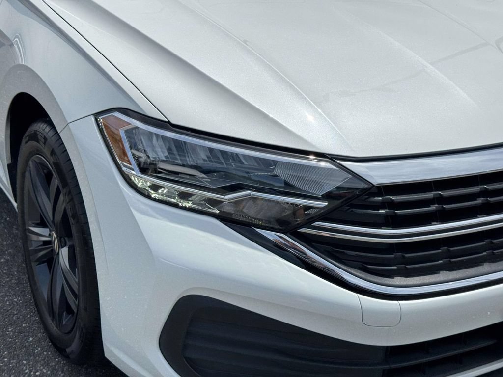 Used 2023 Volkswagen Jetta SE FWD image 9