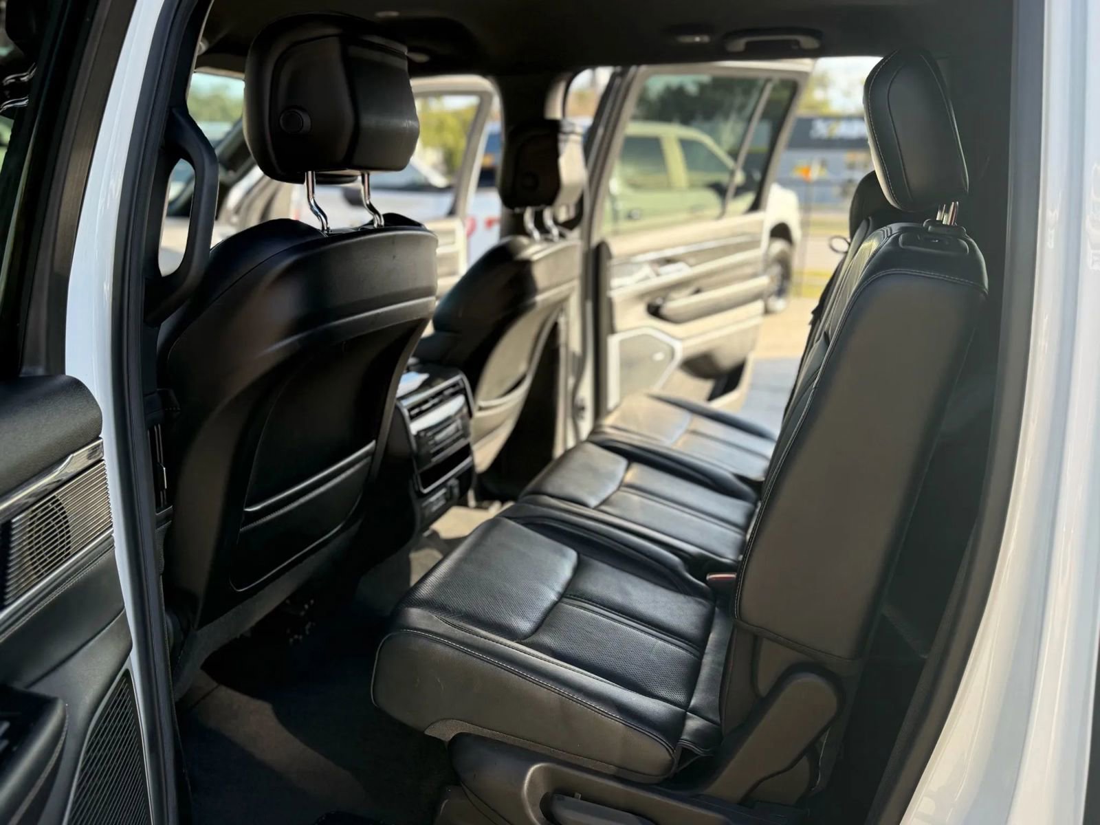 Used 2022 Jeep Wagoneer Series II image 16