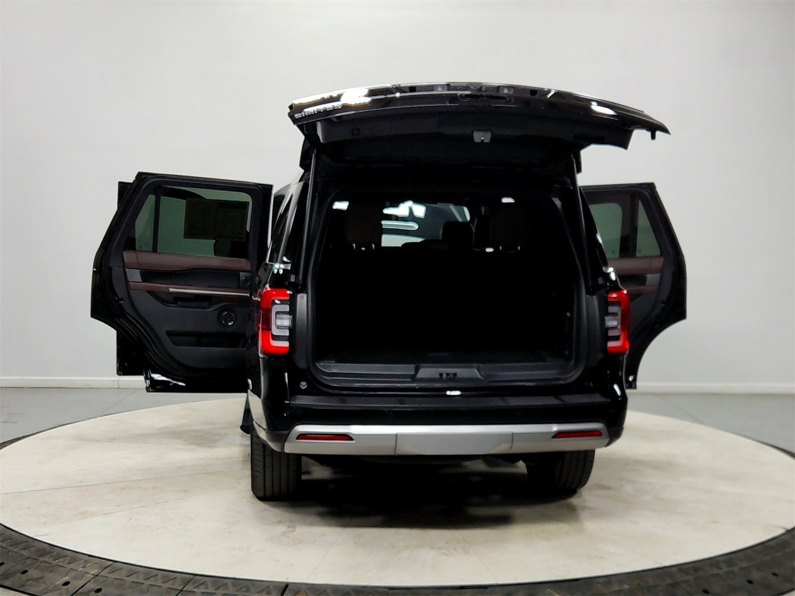 Used 2024 Ford Expedition Limited image 14