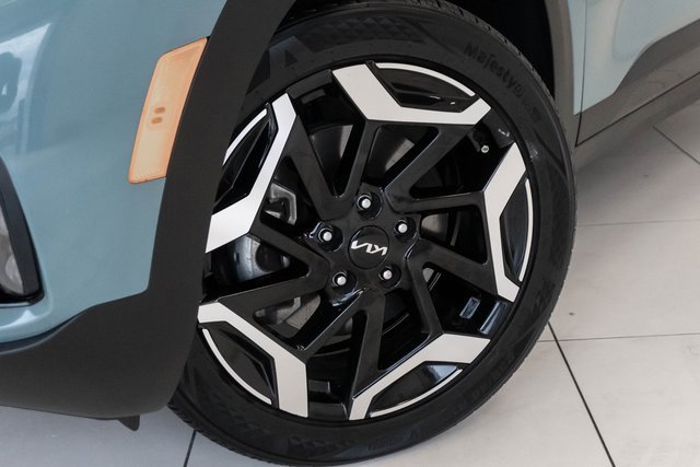 Used 2024 Kia Seltos SX w/ SX Sunroof Package image 2