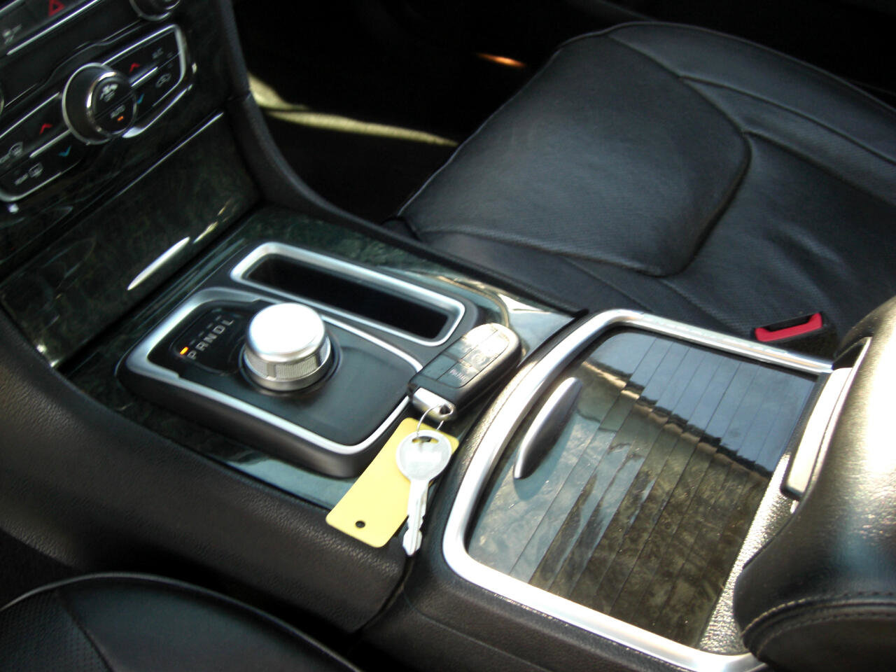 Used 2016 Chrysler 300 C image 7