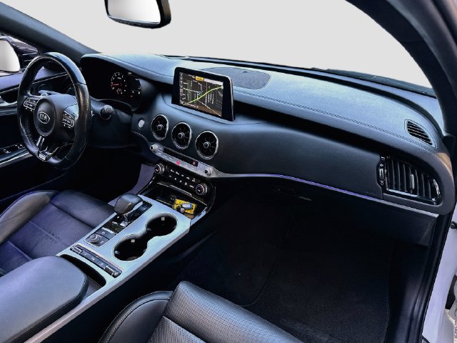 Used 2018 Kia Stinger GT2 AWD/4WD image 32