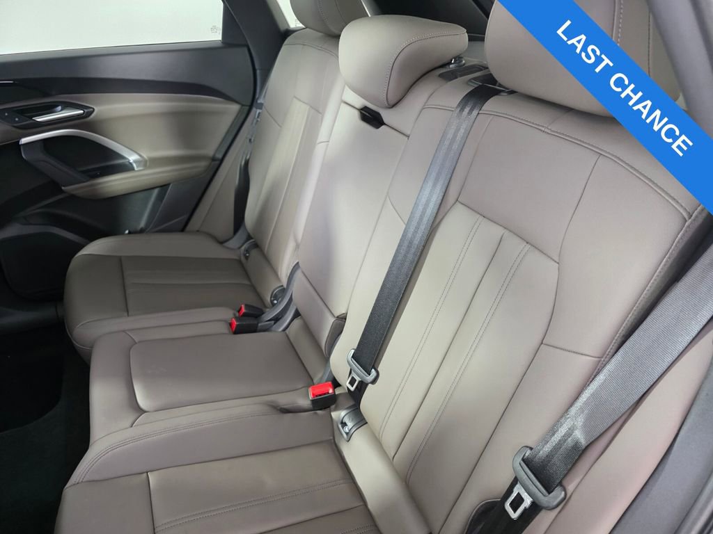 Used 2025 Audi Q5 Premium image 16