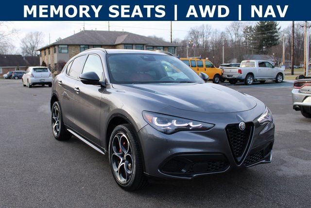 Used 2024 Alfa Romeo Stelvio Veloce image 2