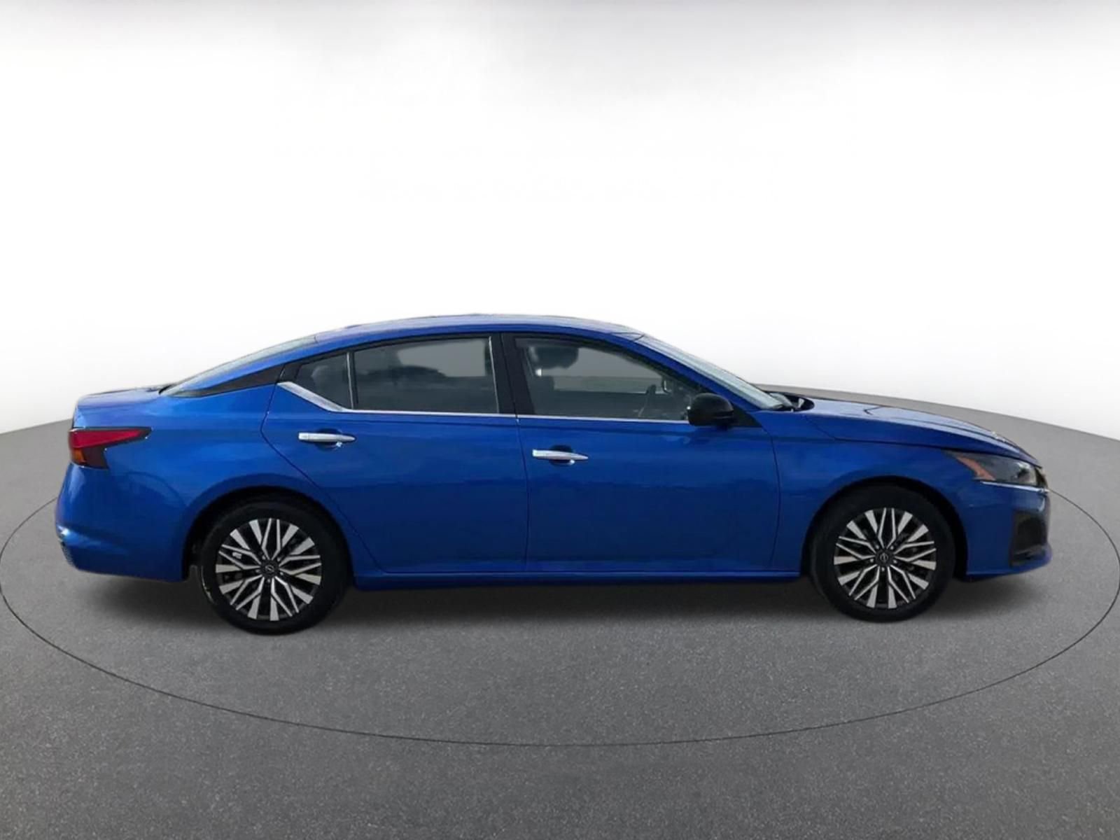 Used 2025 Nissan Altima 2.5 SV FWD image 16