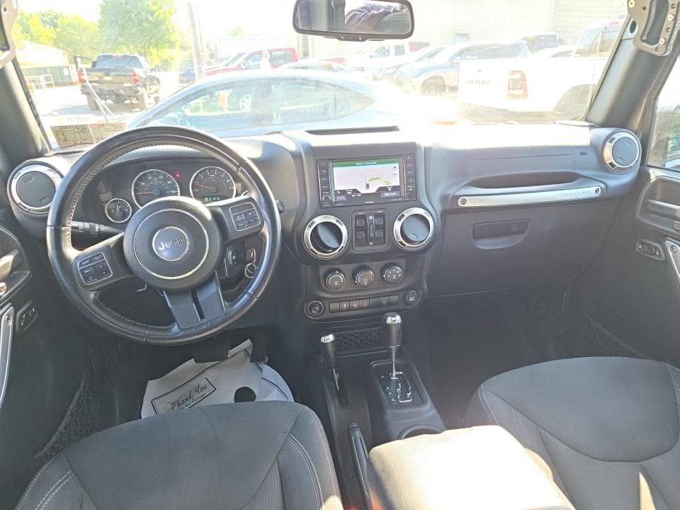 Used 2018 Jeep Wrangler Unlimited Rubicon w/ Connectivity Group AWD/4WD image 3